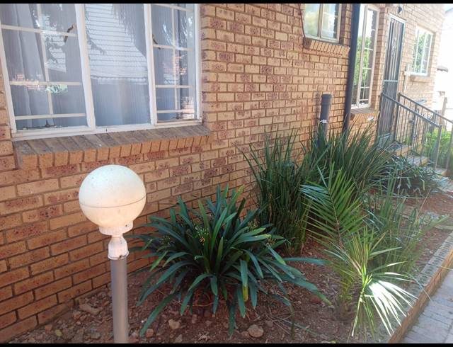 2 BEDROOM DUPLEX FOR SALE IN VAN RIEBEECK PARK